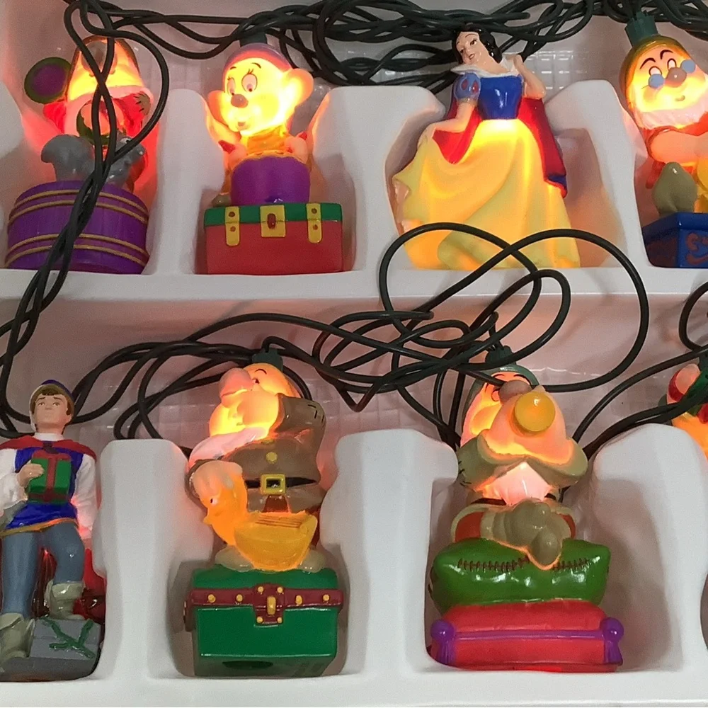 Snow White & and the 7 Seven Dwarfs Christmas Tree String Lights Santa's Best